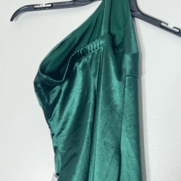 EMERALD SUNDAE Juniors' Satin One-Shoulder Gown XXS hunter - Picture 11 of 14